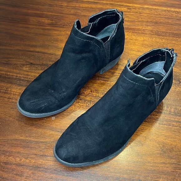 Carlos Bates 2 Black Faux Suede Almond Toe Ankle Boots US 6.5 - Picture 1 of 8